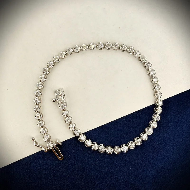 18ct White Gold Illusion Set Diamond Tennis Bracelet - 1.06cts