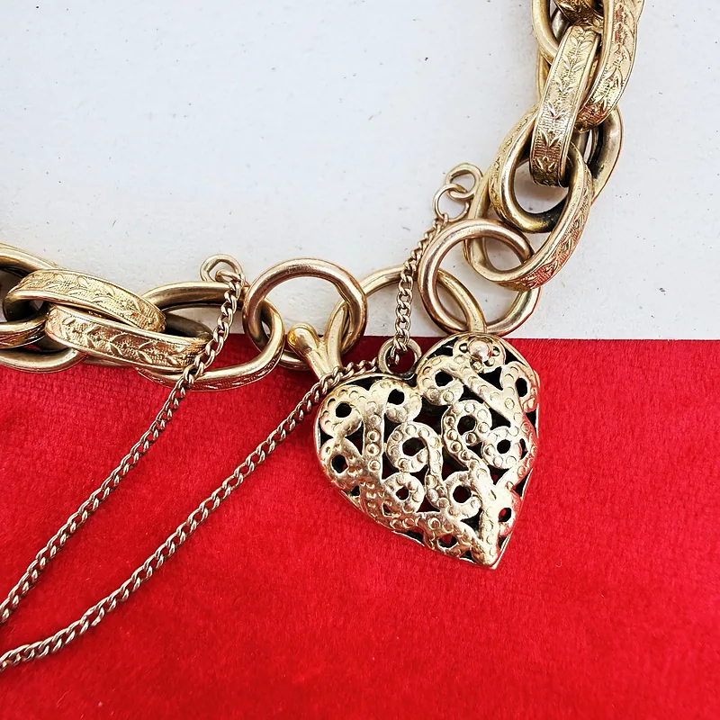 Vintage 9ct Yellow Gold Engraved Link Charm Bracelet  — image 4