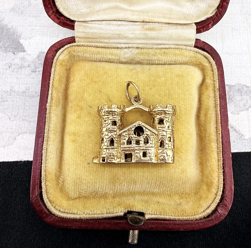 Vintage 9ct Gold Castle Charm, London 1970 — image 2
