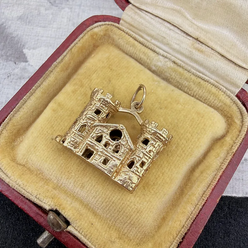 Vintage 9ct Gold Castle Charm, London 1970 — image 3