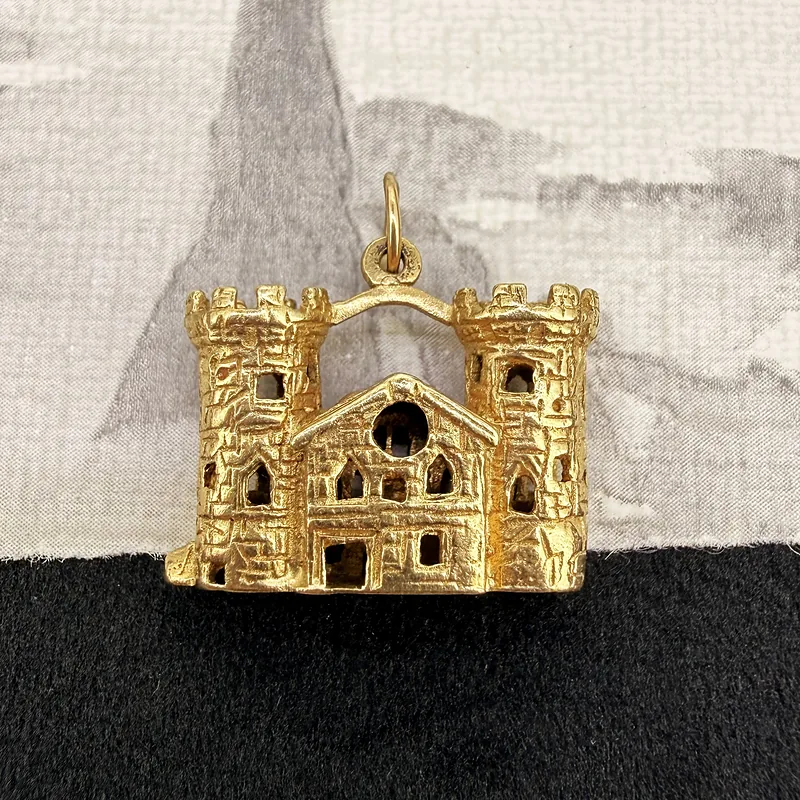 Vintage 9ct Gold Castle Charm, London 1970 — image 7