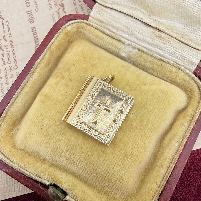 9ct Yellow Gold Bible Charm, London 1965 — image 3