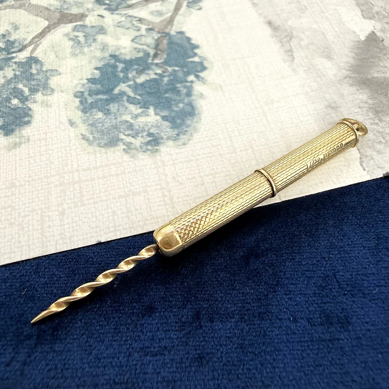 9ct Gold Retractable Cigar Piercer Pendant, Birmingham 1960 — image 2