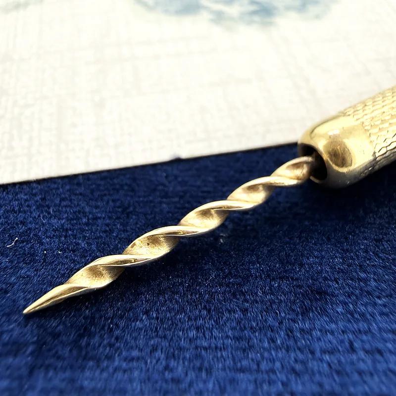 9ct Gold Retractable Cigar Piercer Pendant, Birmingham 1960 — image 4