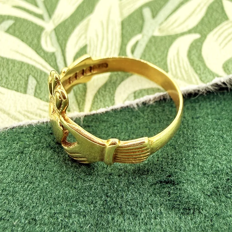 9ct Yellow Gold Irish Claddagh Ring — image 6