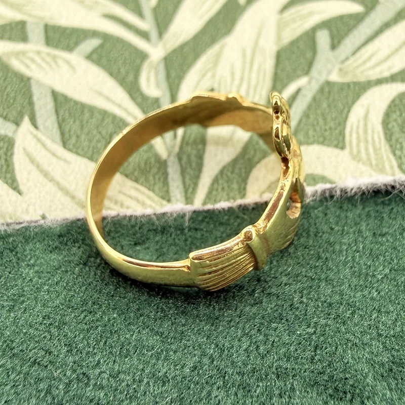 9ct Yellow Gold Irish Claddagh Ring — image 7