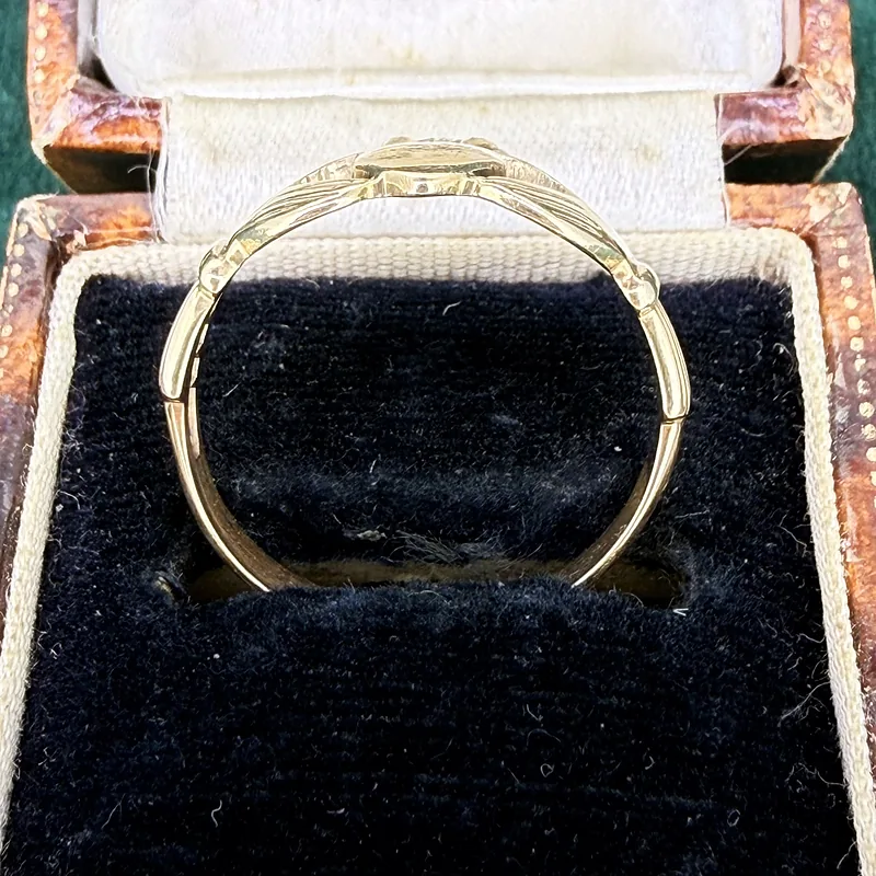 9ct Yellow Gold Irish Claddagh Ring — image 9