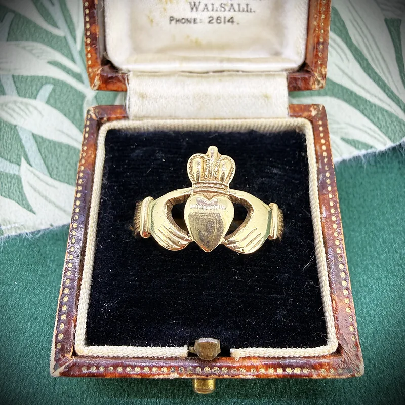 9ct Yellow Gold Irish Claddagh Ring — image 1