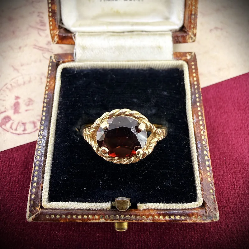 Vintage 9ct Yellow Gold Garnet Solitaire Ring