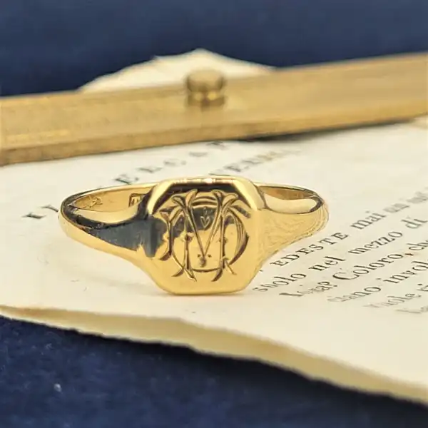 Date 1914! 18ct Gold Gents Signet Ring — image 3