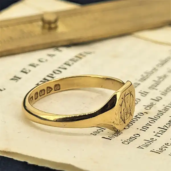 Date 1914! 18ct Gold Gents Signet Ring — image 4