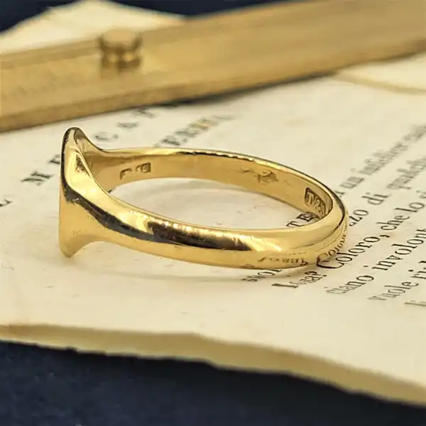 Date 1914! 18ct Gold Gents Signet Ring — image 5