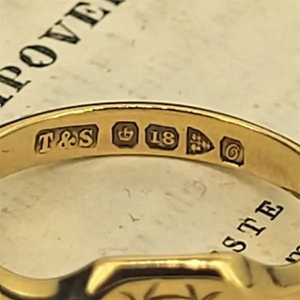 Date 1914! 18ct Gold Gents Signet Ring — image 6