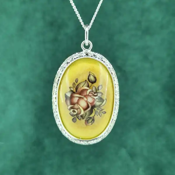 18ct Gold and Diamond Art Pendant — image 2