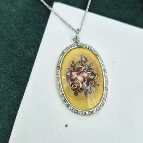 18ct Gold and Diamond Art Pendant — image 3