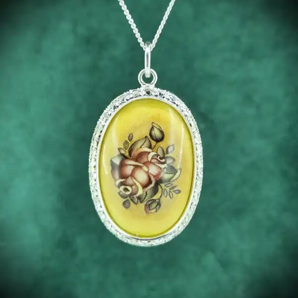 18ct Gold and Diamond Art Pendant