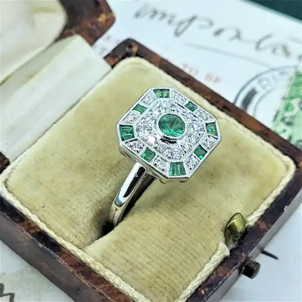18ct Art Deco Fancy Emerald &amp; Diamond Ring — image 2