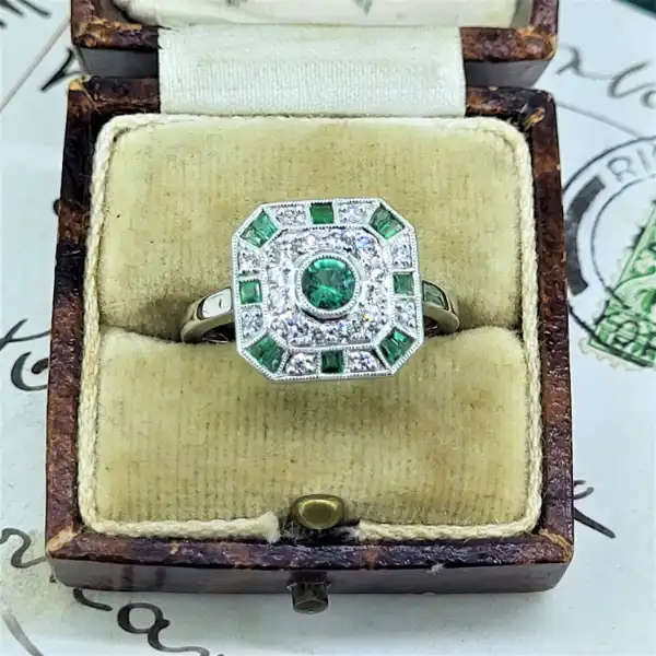 18ct Art Deco Fancy Emerald &amp; Diamond Ring — image 3