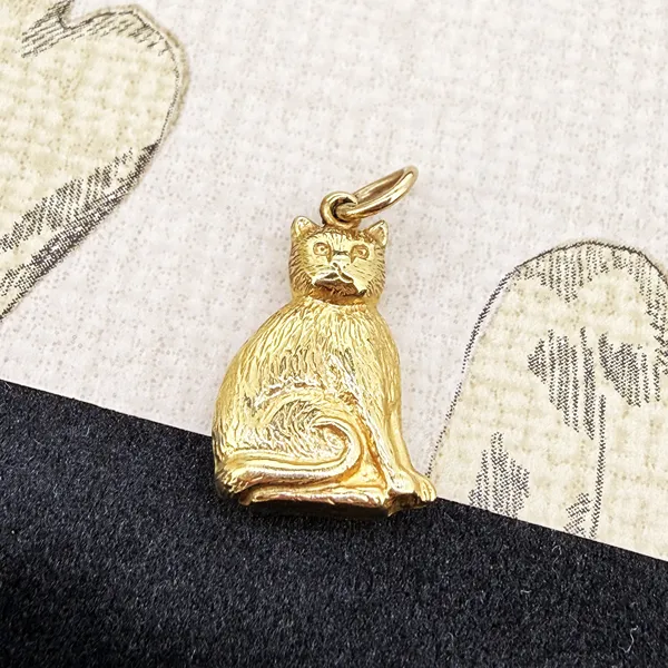 Birmingham 1975! 9ct Yellow Gold Sitting Cat Charm — image 6