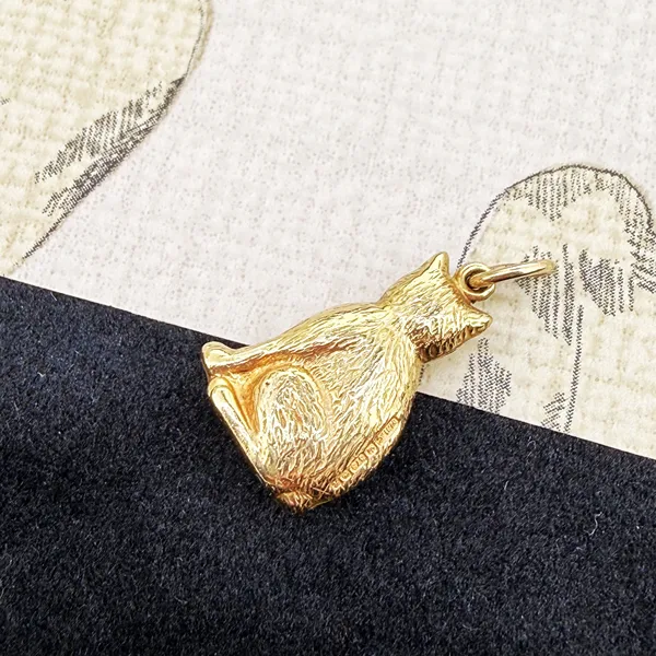 Birmingham 1975! 9ct Yellow Gold Sitting Cat Charm — image 7