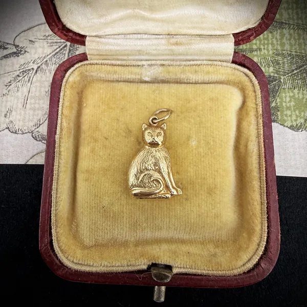 Birmingham 1975! 9ct Yellow Gold Sitting Cat Charm