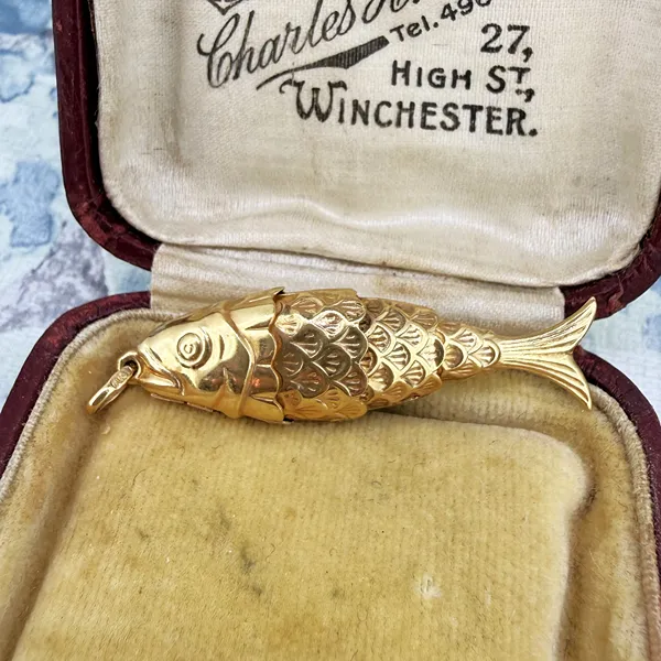 London 1977! 9ct Yellow Gold Large Flexible Fish Charm — image 4