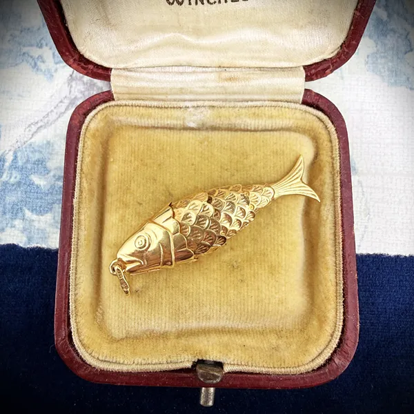 London 1977! 9ct Yellow Gold Large Flexible Fish Charm
