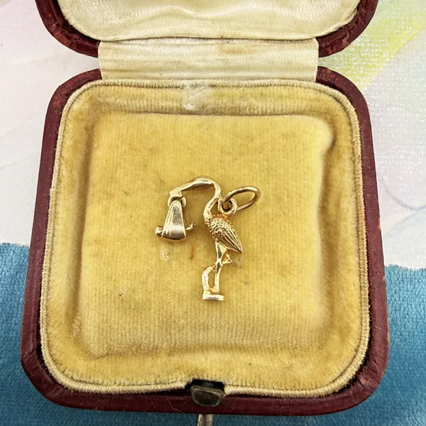 Birmingham 1973! 9ct Yellow Gold Stork A Carrying Baby Charm — image 2