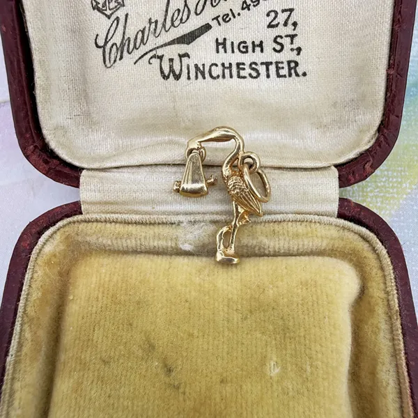 Birmingham 1973! 9ct Yellow Gold Stork A Carrying Baby Charm — image 4