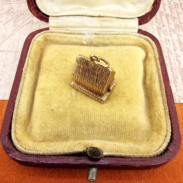 Birmingham 1971! 9ct Yellow Gold Needle In A Haystack Charm — image 2