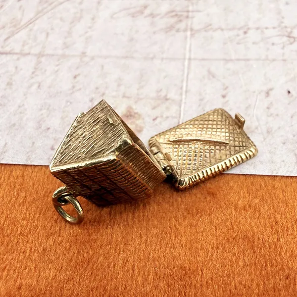 Birmingham 1971! 9ct Yellow Gold Needle In A Haystack Charm — image 8