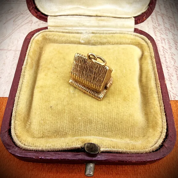 Birmingham 1971! 9ct Yellow Gold Needle In A Haystack Charm