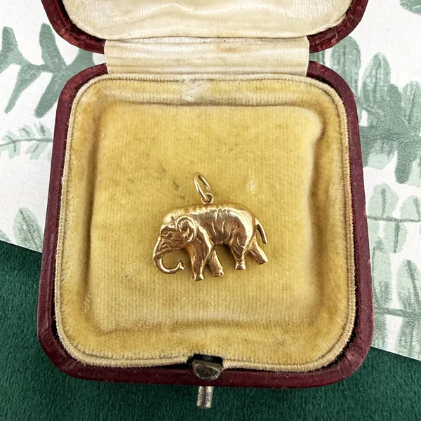 Birmingham 1971! 9ct Yellow Gold Elephant Charm — image 2