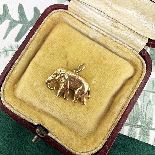 Birmingham 1971! 9ct Yellow Gold Elephant Charm — image 3