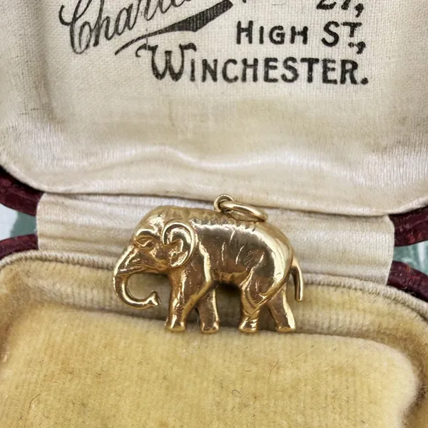 Birmingham 1971! 9ct Yellow Gold Elephant Charm — image 4