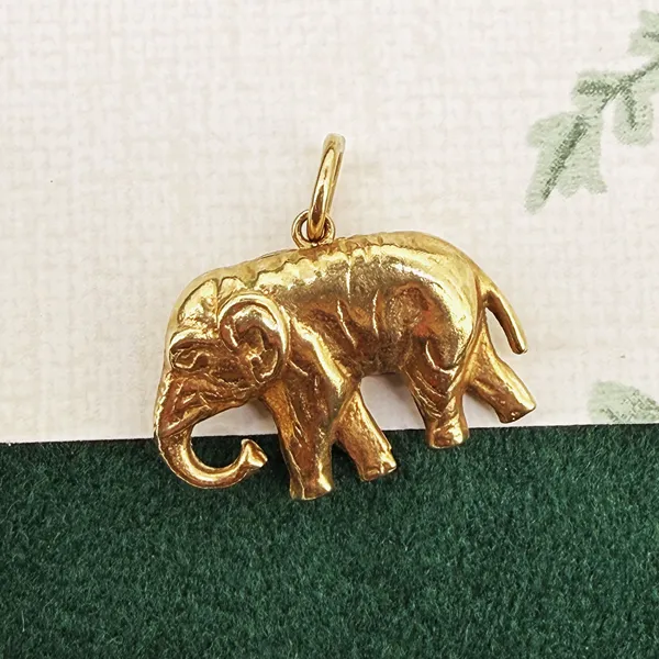 Birmingham 1971! 9ct Yellow Gold Elephant Charm — image 5