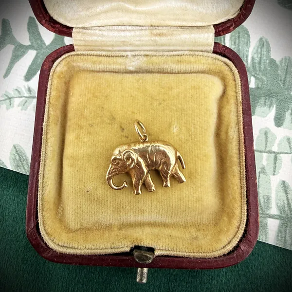 Birmingham 1971! 9ct Yellow Gold Elephant Charm