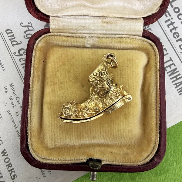 Birmingham 1973! 9ct Yellow Gold Opening Boot Charm — image 2