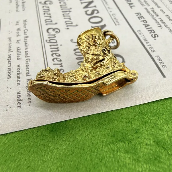 Birmingham 1973! 9ct Yellow Gold Opening Boot Charm — image 11