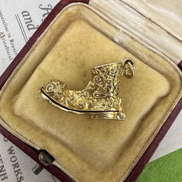 Birmingham 1973! 9ct Yellow Gold Opening Boot Charm — image 3