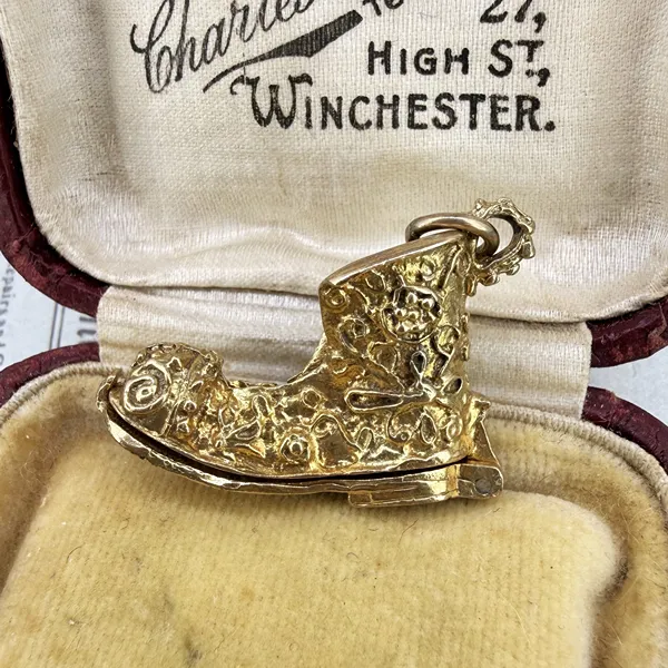 Birmingham 1973! 9ct Yellow Gold Opening Boot Charm — image 5