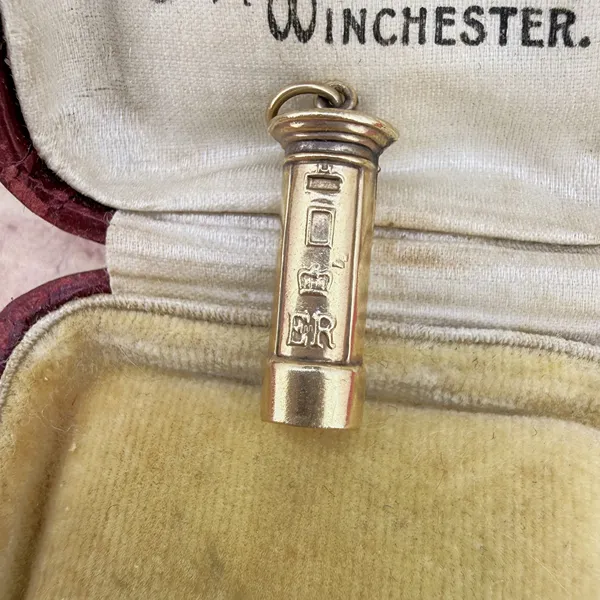 Birmingham 1978! 9ct Yellow Gold Post Box Charm — image 4