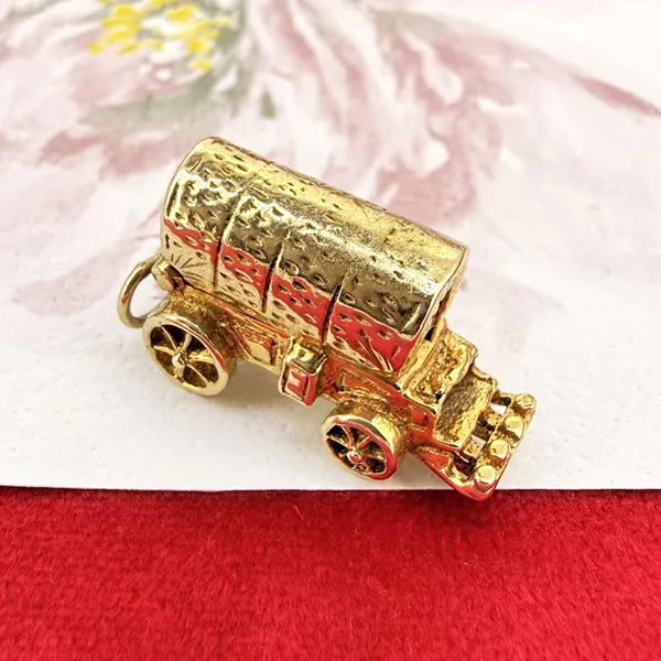 Circa. 1965! 9ct Yellow Gold Opening Wagon Charm — image 6