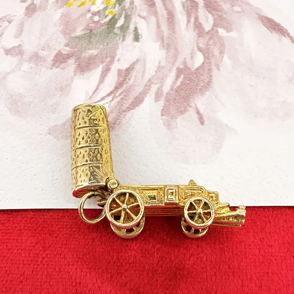 Circa. 1965! 9ct Yellow Gold Opening Wagon Charm — image 8