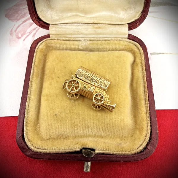 Circa. 1965! 9ct Yellow Gold Opening Wagon Charm