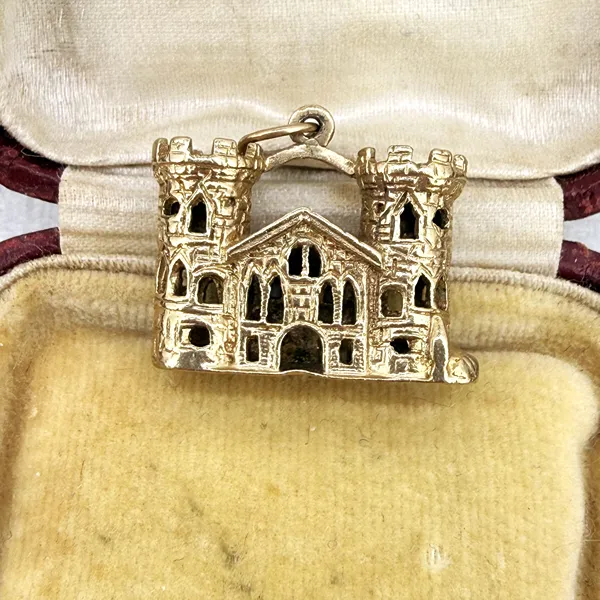 London 1970! Vintage 9ct Gold Castle Charm — image 6