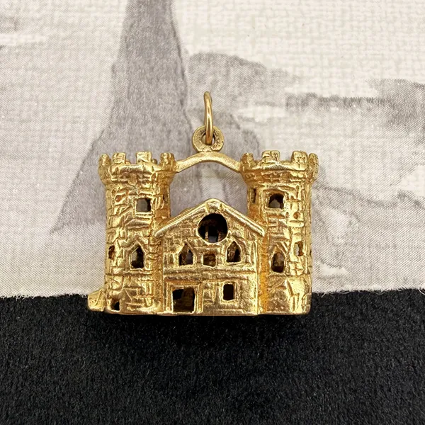 London 1970! Vintage 9ct Gold Castle Charm — image 7