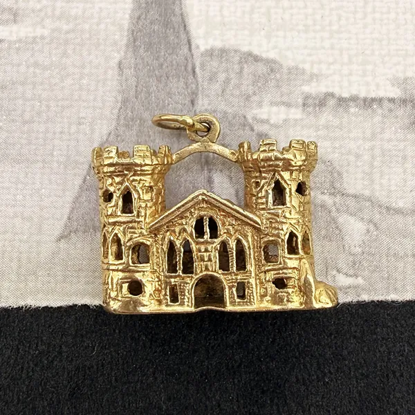 London 1970! Vintage 9ct Gold Castle Charm — image 8