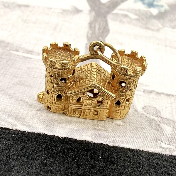 London 1970! Vintage 9ct Gold Castle Charm — image 9