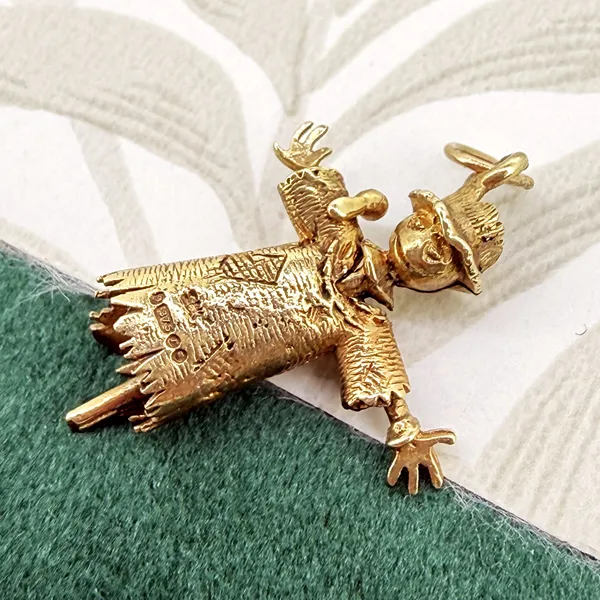 London 1972! Vintage 9ct Gold Scarecrow Charm — image 6